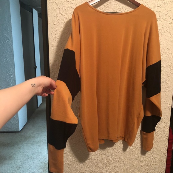 Sweaters - Oversized Mustard Sweater w/ Black Stripes S
